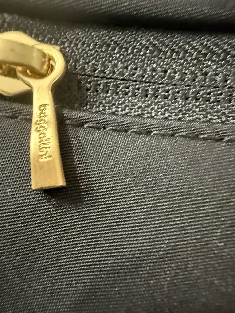 Baggallini Black Woven Crossbody Belt Bag with Gold Hardware ..nwt .. authentic - Picture 8 of 9